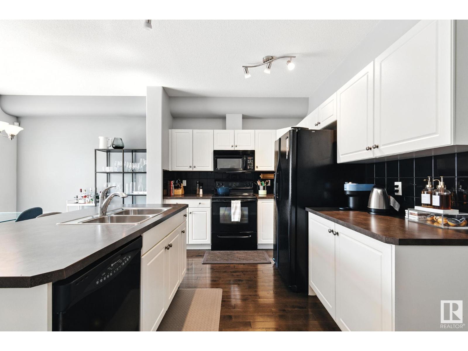 Photo 6 of 4481 Mccrae Av Nw, Edmonton AB