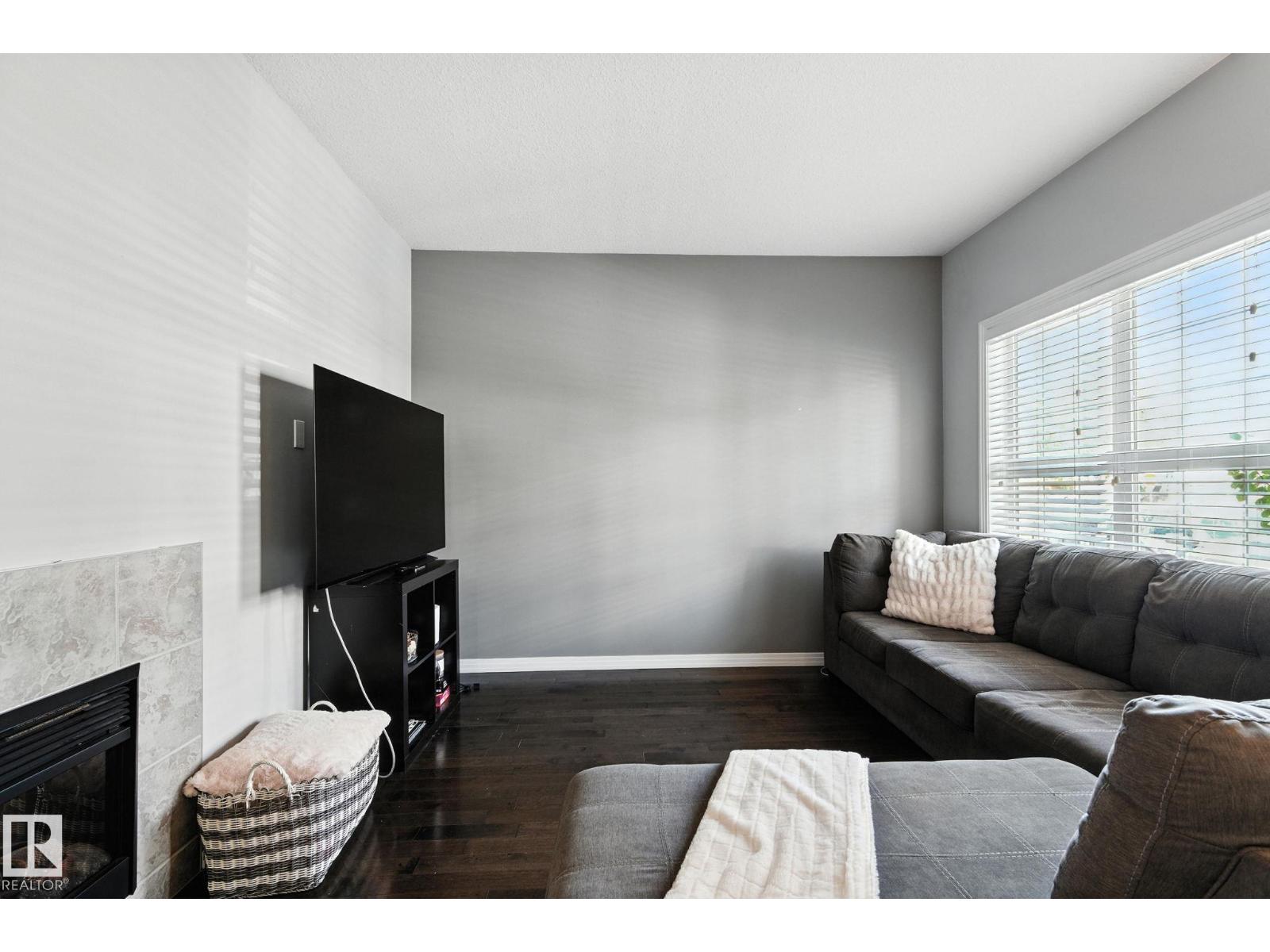 Photo 5 of 4481 Mccrae Av Nw, Edmonton AB