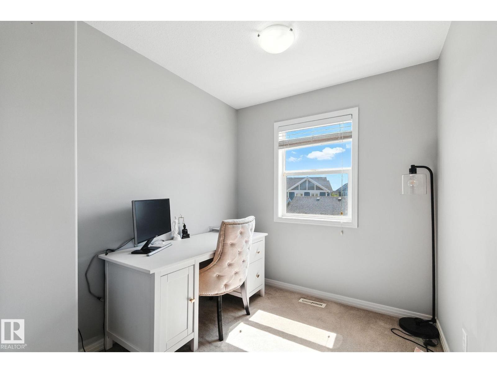 Photo 10 of 4481 Mccrae Av Nw, Edmonton AB