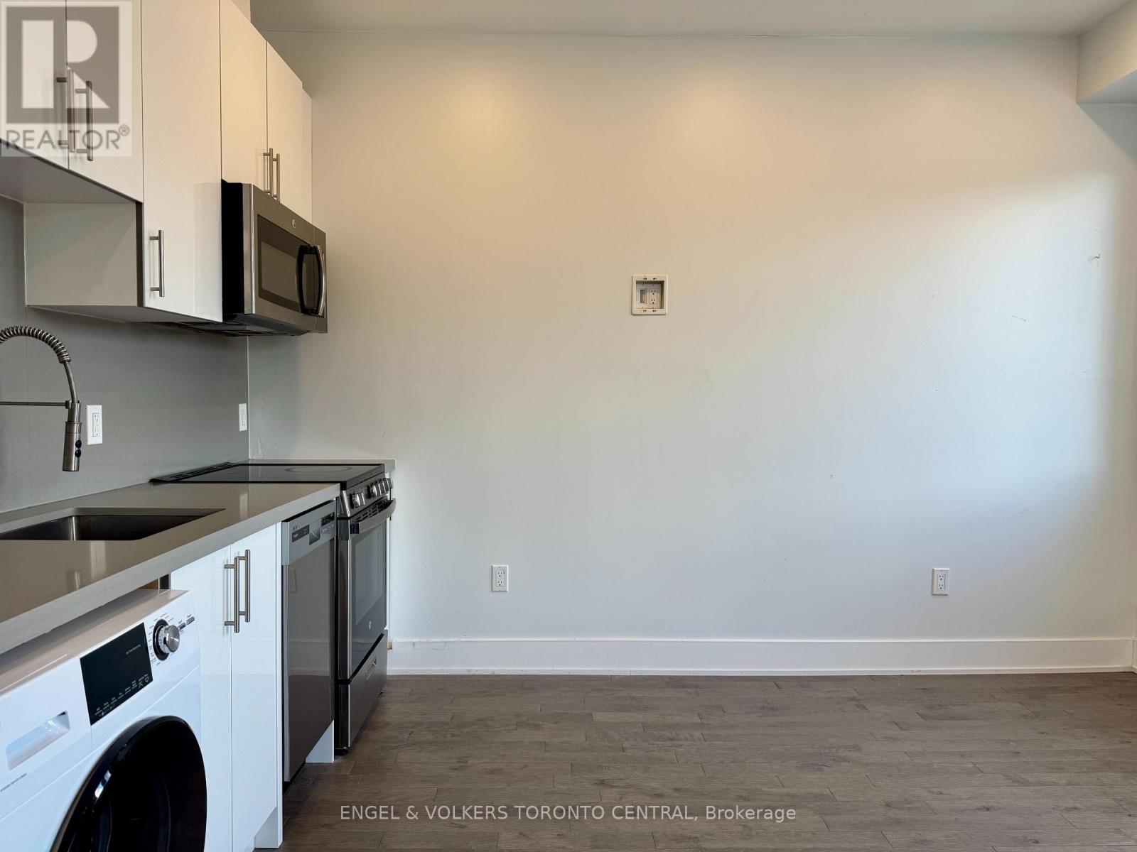 Photo 6 of 2 1415 Gerrard Street E, Toronto ON