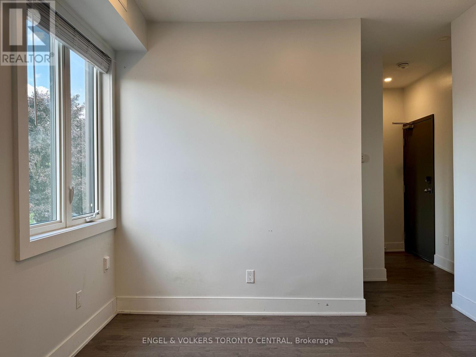 Photo 4 of 2 1415 Gerrard Street E, Toronto ON