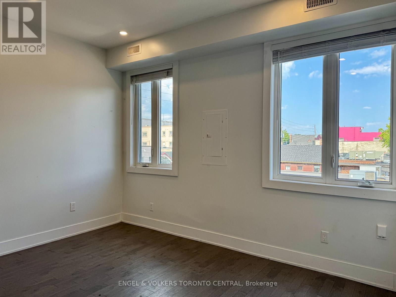 Photo 1 of 2 1415 Gerrard Street E, Toronto ON