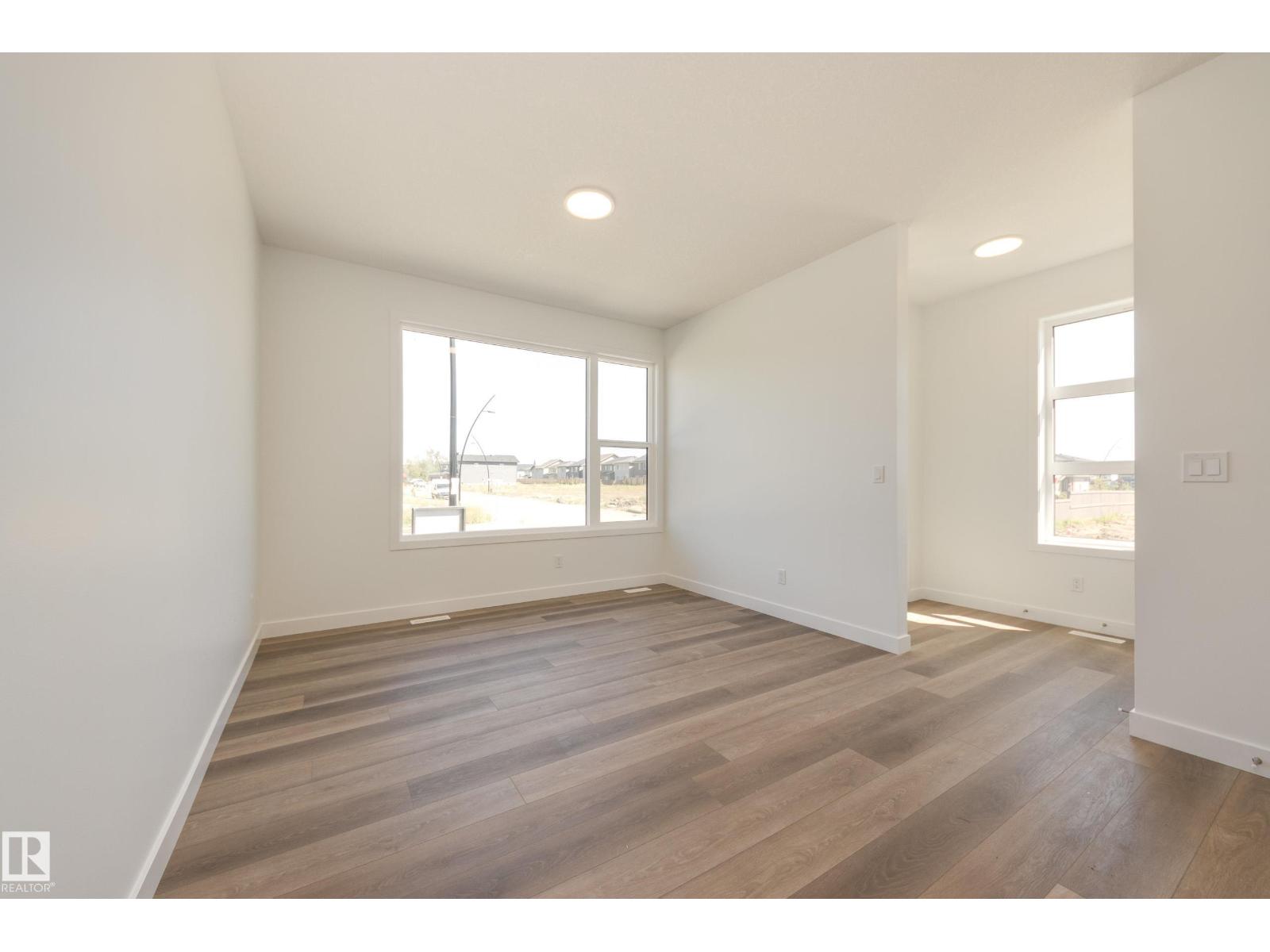 Photo 3 of 20903 25 Av Nw, Edmonton AB