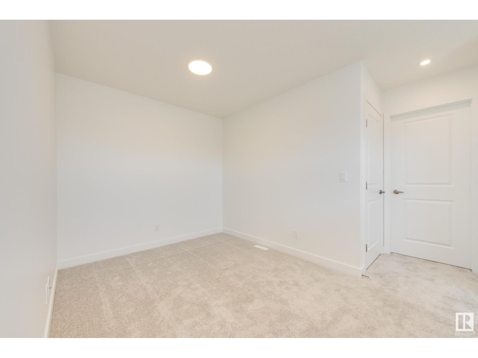 Photo 18 of 20903 25 Av Nw, Edmonton AB