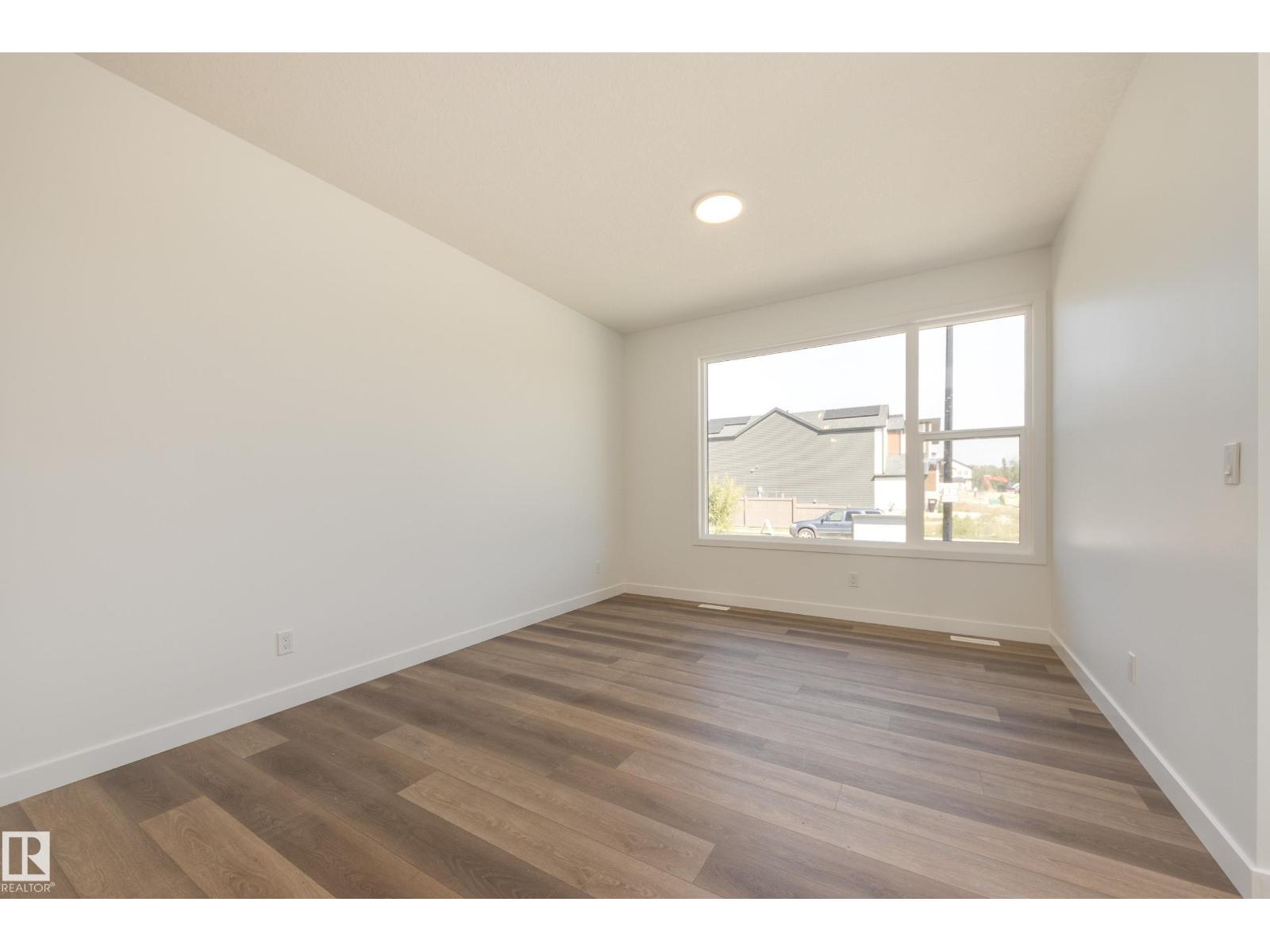 Photo 4 of 20903 25 Av Nw, Edmonton AB