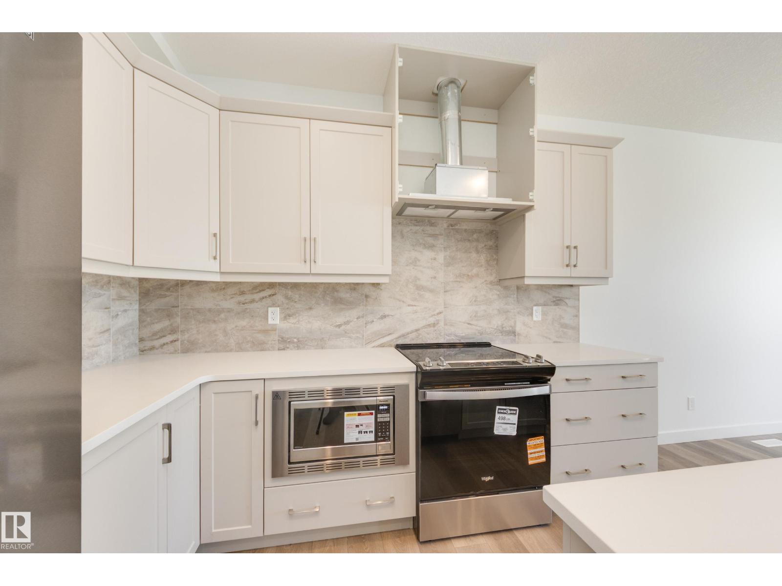 Photo 12 of 20903 25 Av Nw, Edmonton AB