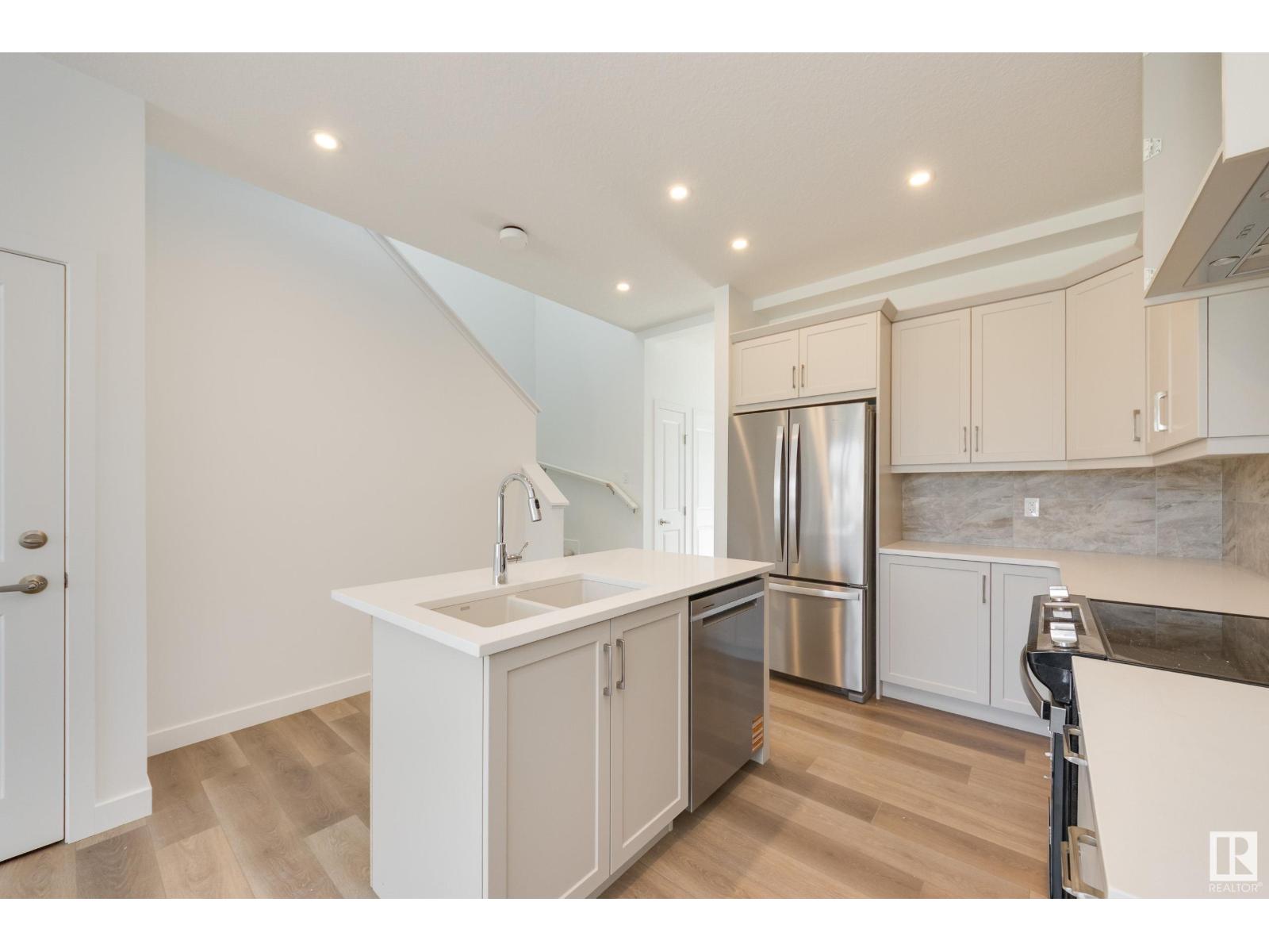 Photo 11 of 20903 25 Av Nw, Edmonton AB