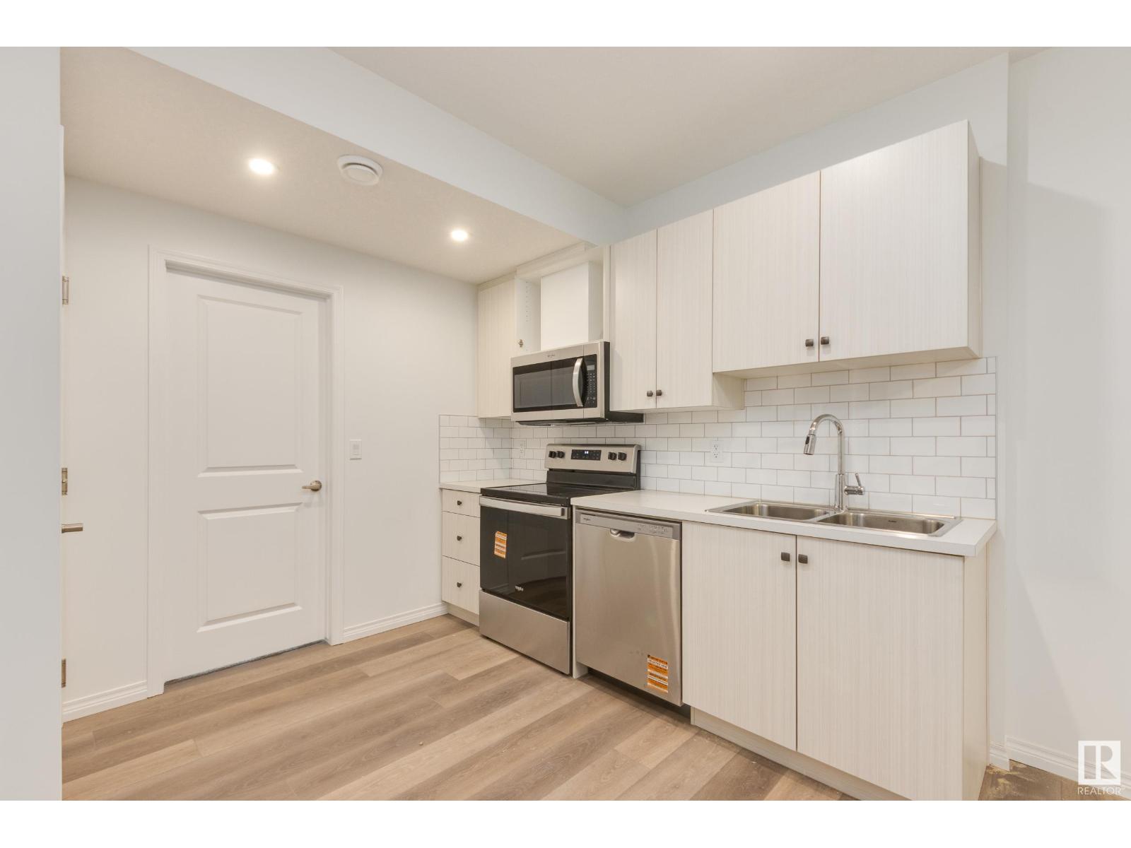 Photo 31 of 20903 25 Av Nw, Edmonton AB