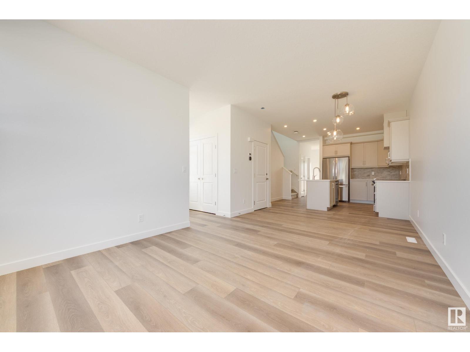 Photo 6 of 20903 25 Av Nw, Edmonton AB
