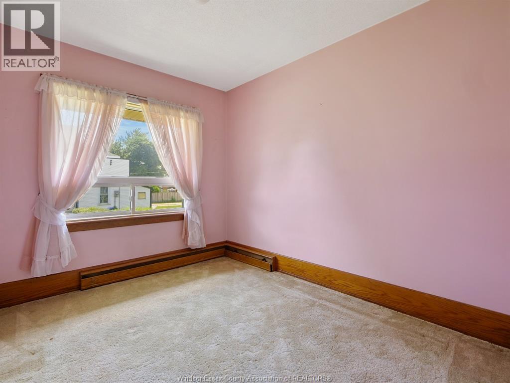 Photo 17 of 235 Queen Street, Harrow ON