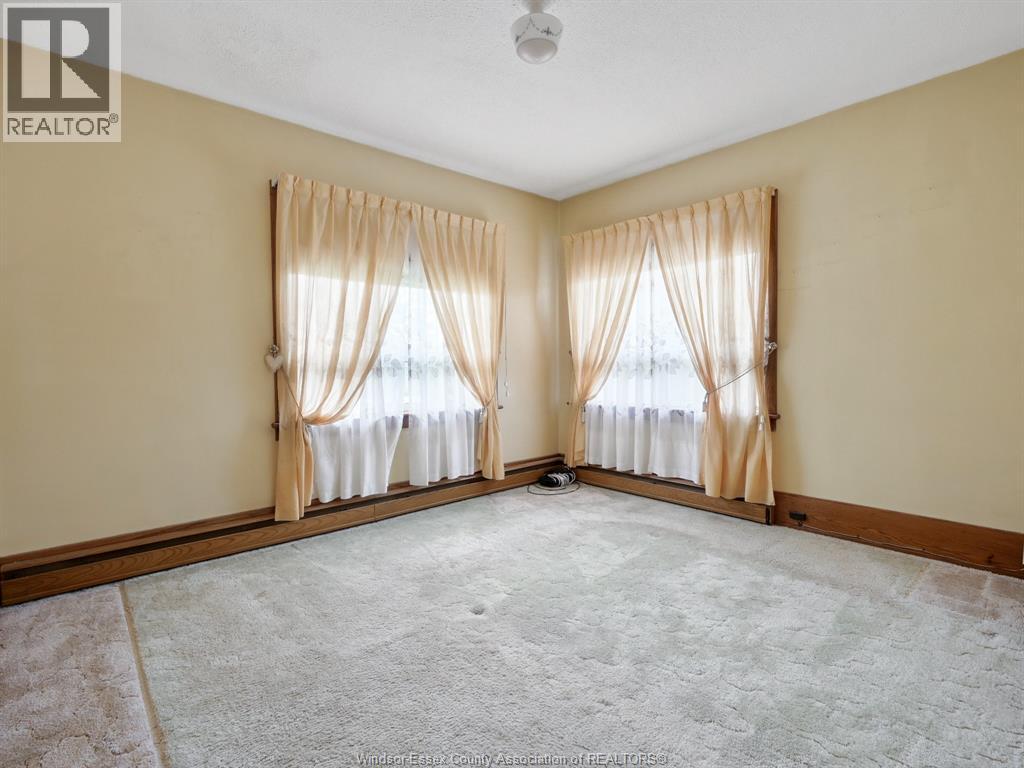 Photo 19 of 235 Queen Street, Harrow ON