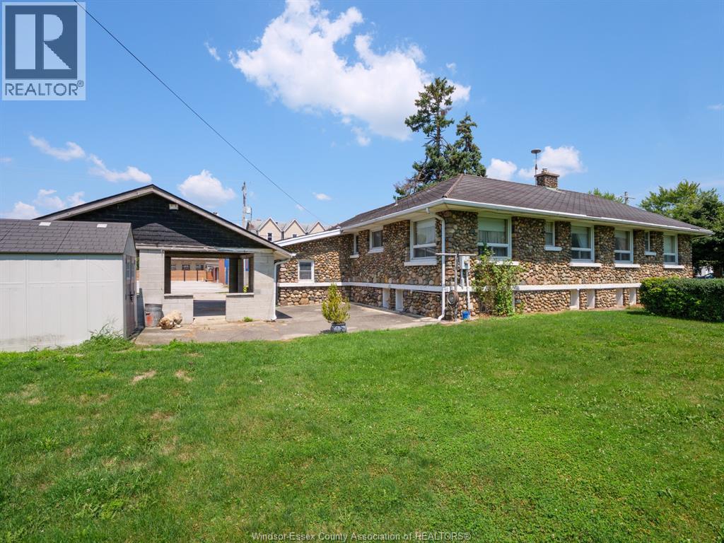 Photo 23 of 235 Queen Street, Harrow ON