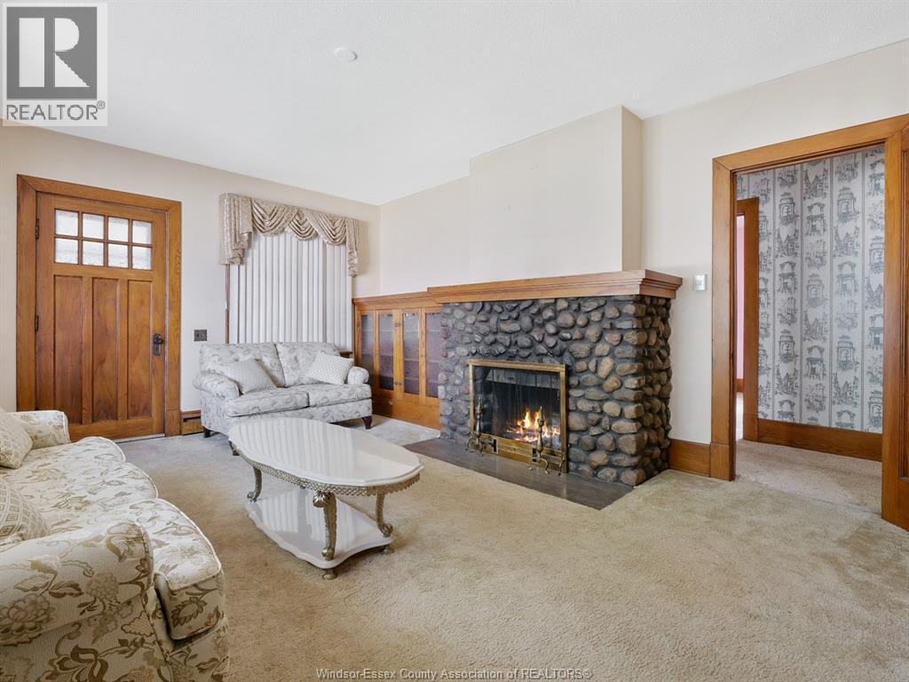 Photo 7 of 235 Queen Street, Harrow ON