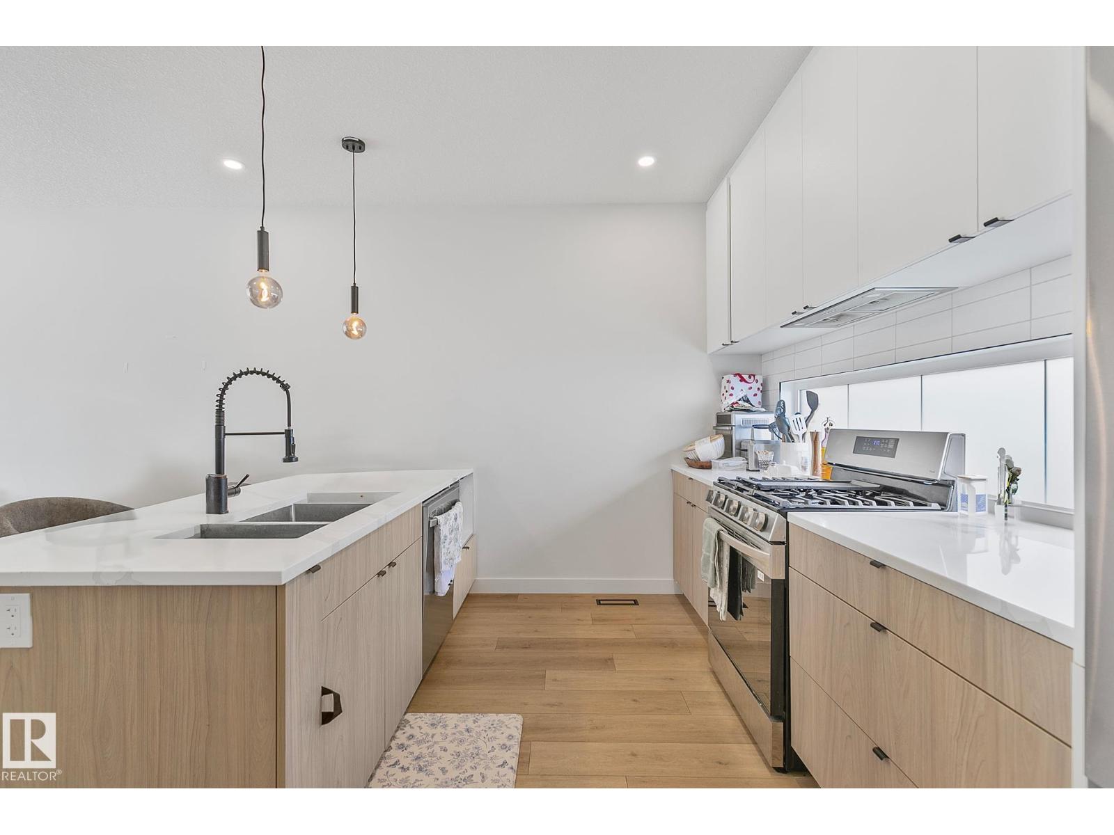 Photo 14 of 14904 109 Av Nw, Edmonton AB