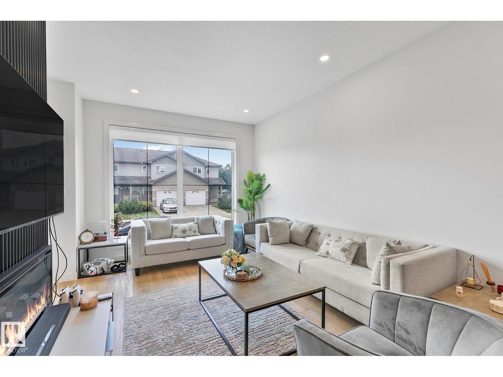 Photo 6 of 14904 109 Av Nw, Edmonton AB