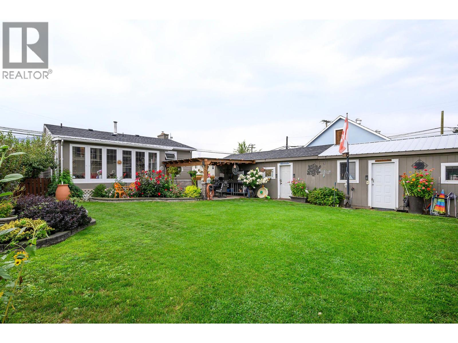Photo 12 of 608 Mackenzie Avenue, Kamloops BC