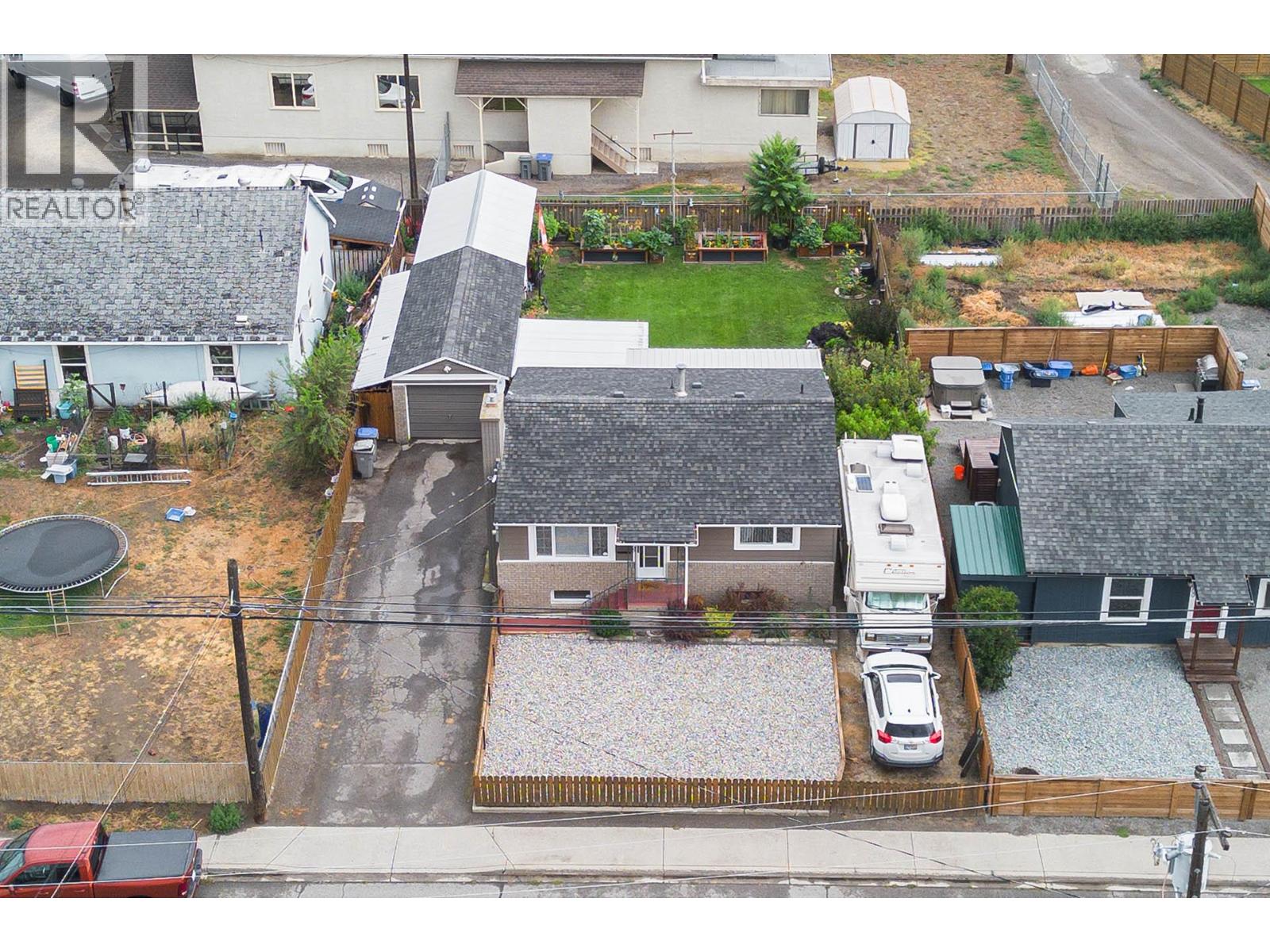 Photo 6 of 608 Mackenzie Avenue, Kamloops BC