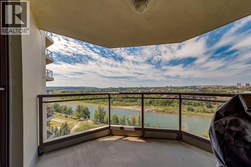 Single Family House for Sale in    Avenue SW Downtown West End Calgary 