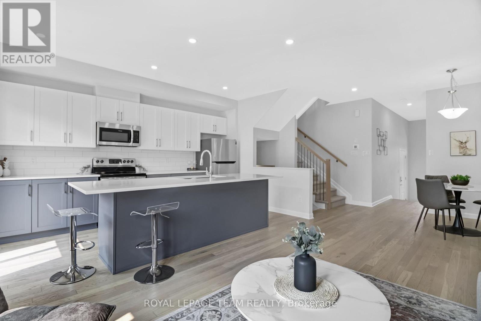 Photo 12 of 522 Branch Street, Ottawa ON
