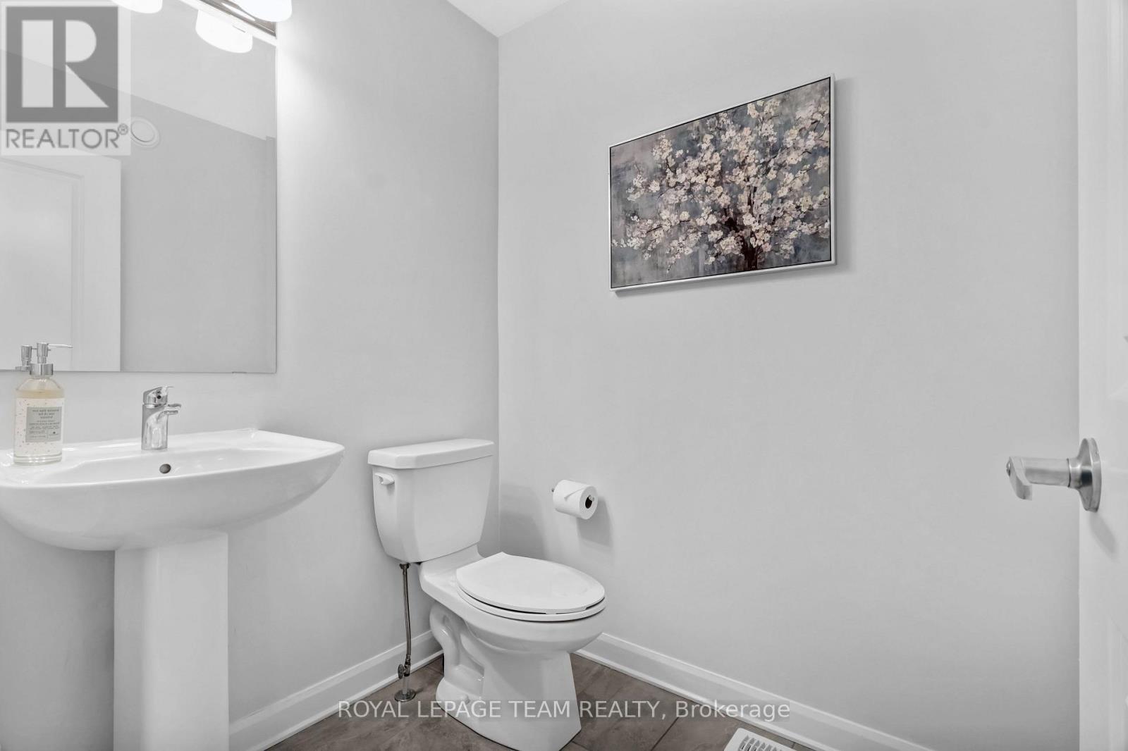 Photo 6 of 522 Branch Street, Ottawa ON