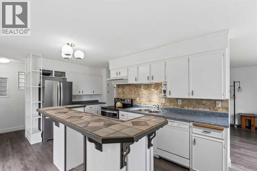 Single Family House Bungalow for Sale in  Sabrina Road SW Southwood Calgary 