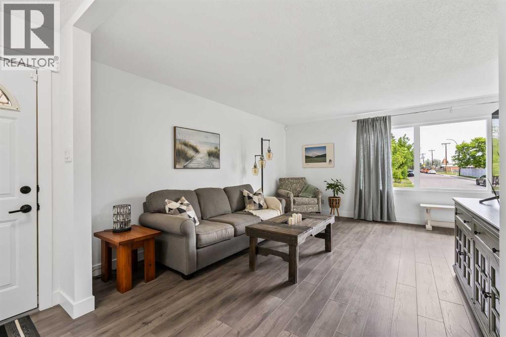 Single Family House Bungalow for Sale in  Sabrina Road SW Southwood Calgary 