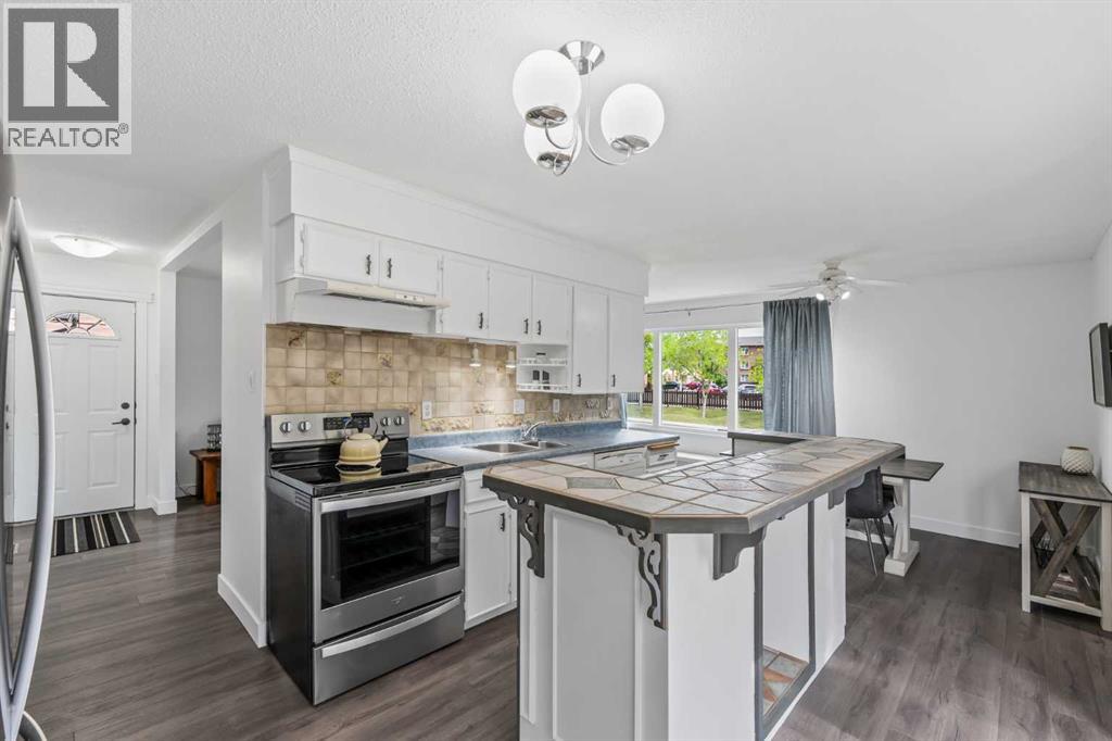 Single Family House Bungalow for Sale in  Sabrina Road SW Southwood Calgary 