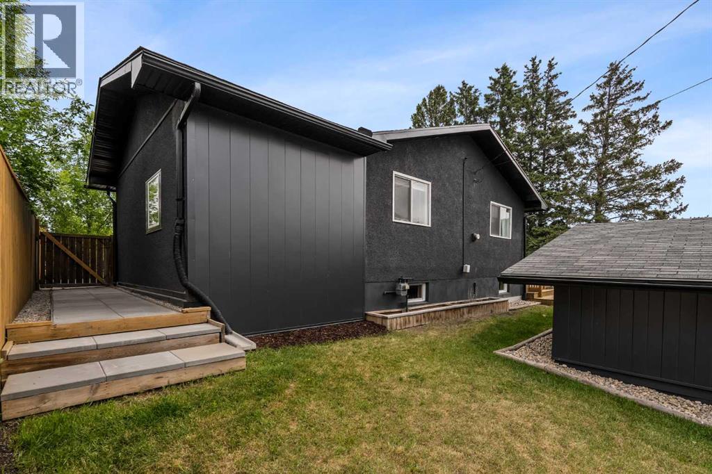 Single Family House Bungalow for Sale in  Sabrina Road SW Southwood Calgary 