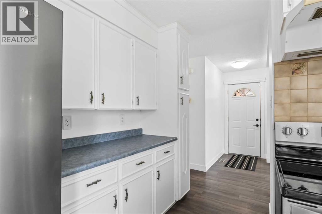 Single Family House Bungalow for Sale in  Sabrina Road SW Southwood Calgary 