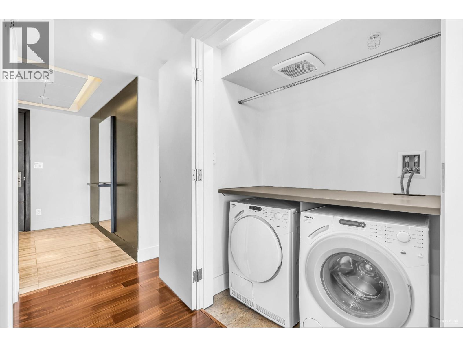 Photo 3 of 2405 667 Howe Street, Vancouver BC