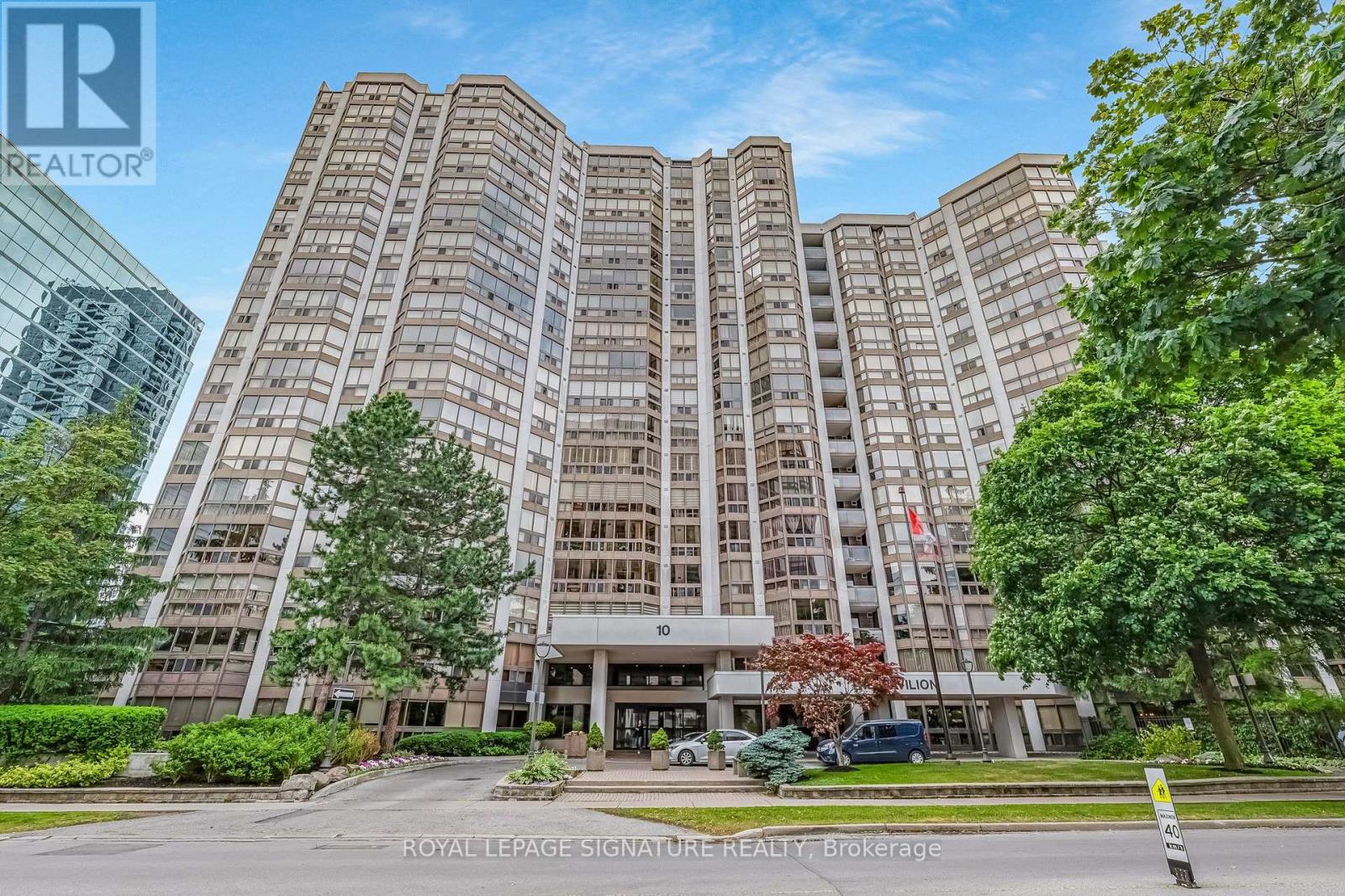 Photo 1 of 406 10 Kenneth Avenue, Toronto ON