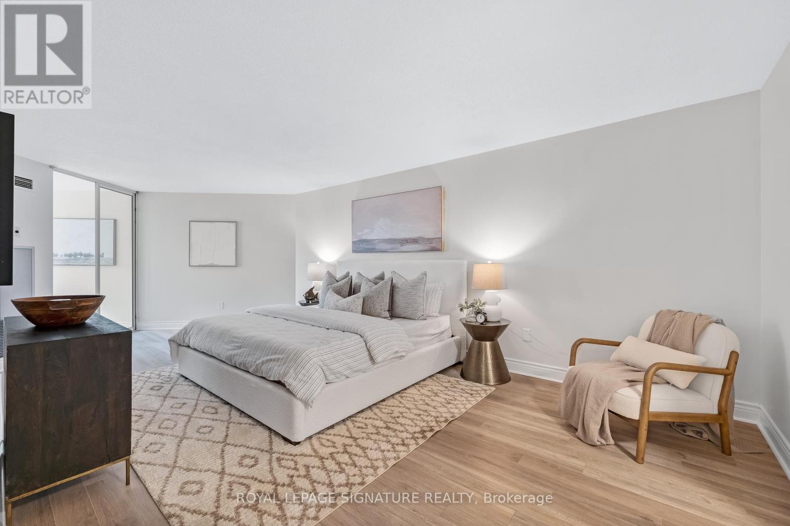 Photo 12 of 406 10 Kenneth Avenue, Toronto ON