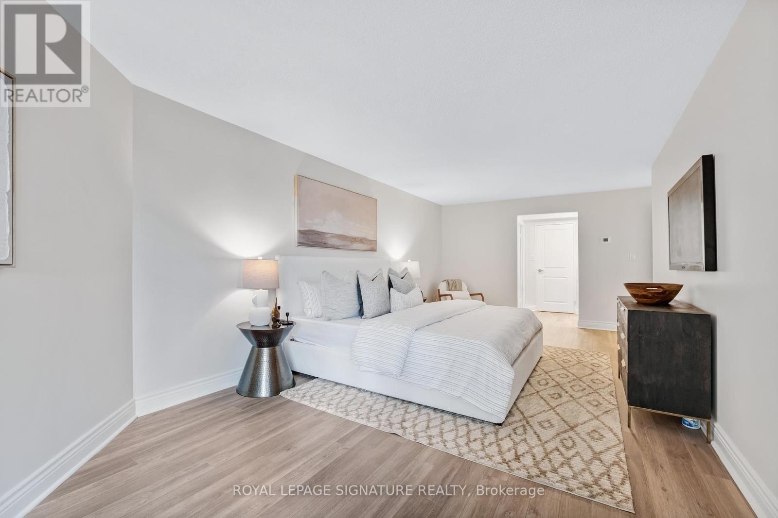 Photo 13 of 406 10 Kenneth Avenue, Toronto ON