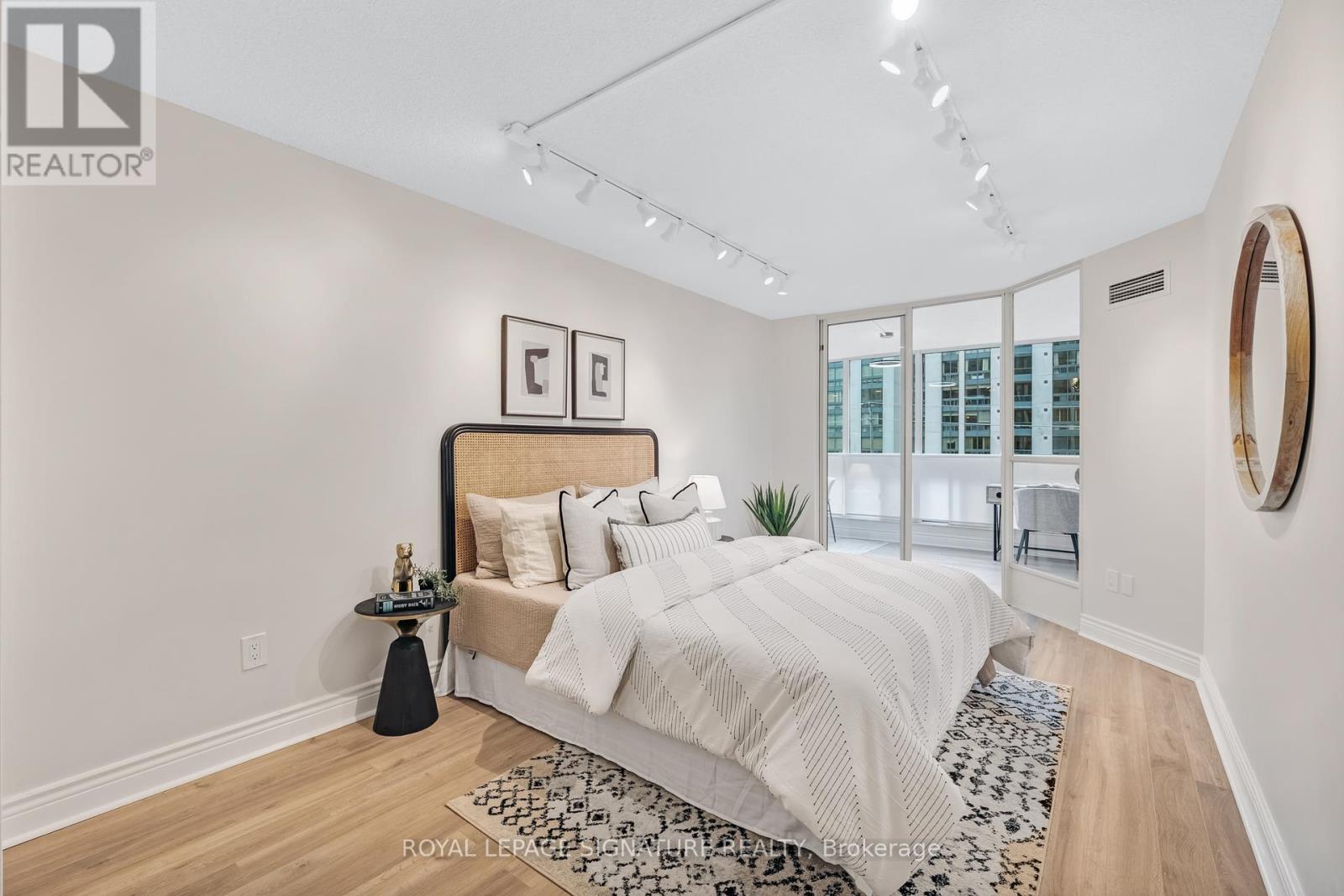 Photo 16 of 406 10 Kenneth Avenue, Toronto ON
