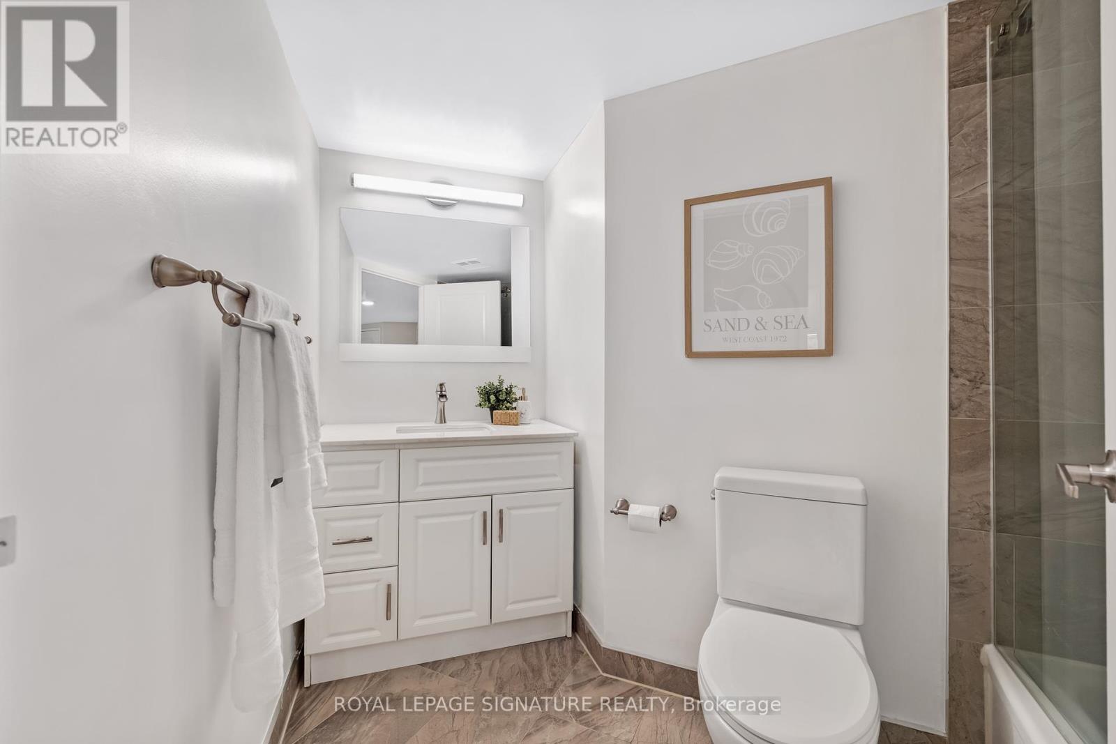 Photo 18 of 406 10 Kenneth Avenue, Toronto ON