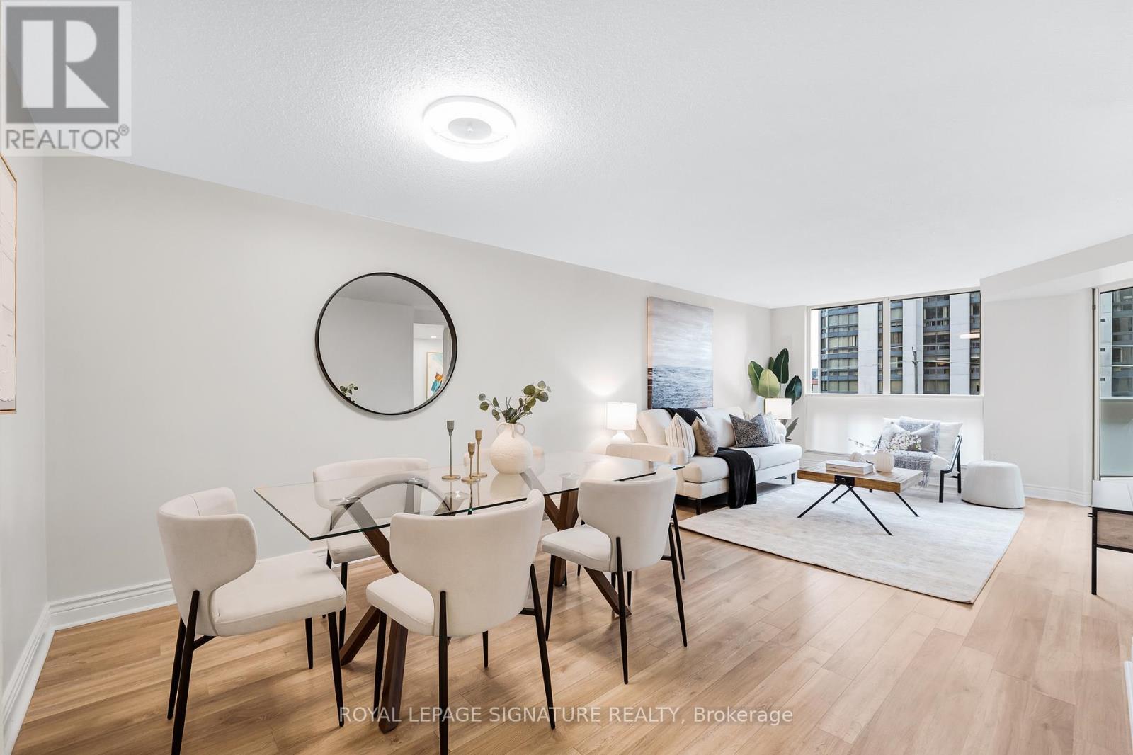 Photo 3 of 406 10 Kenneth Avenue, Toronto ON