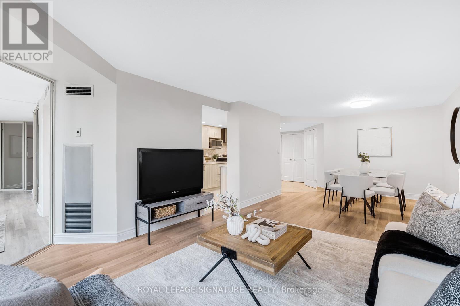 Photo 5 of 406 10 Kenneth Avenue, Toronto ON