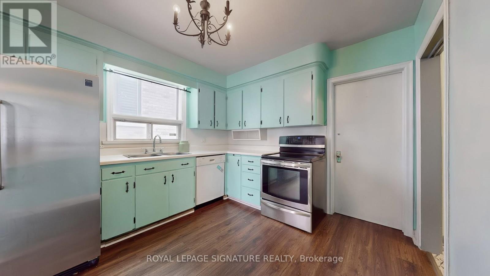 Photo 10 of 174 Caribou Road, Toronto ON