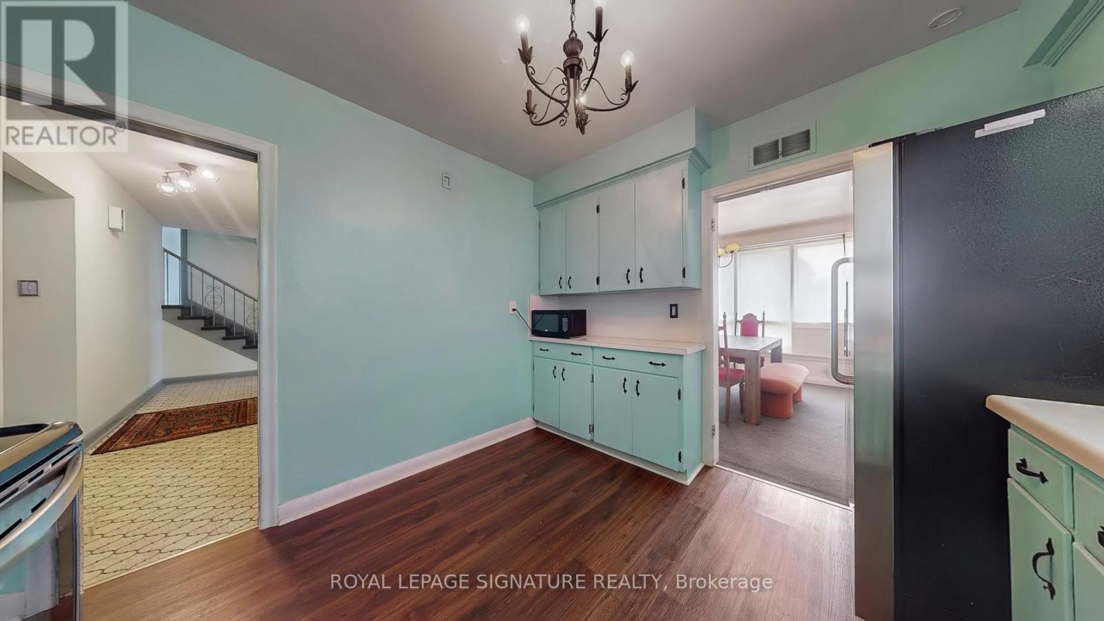 Photo 12 of 174 Caribou Road, Toronto ON