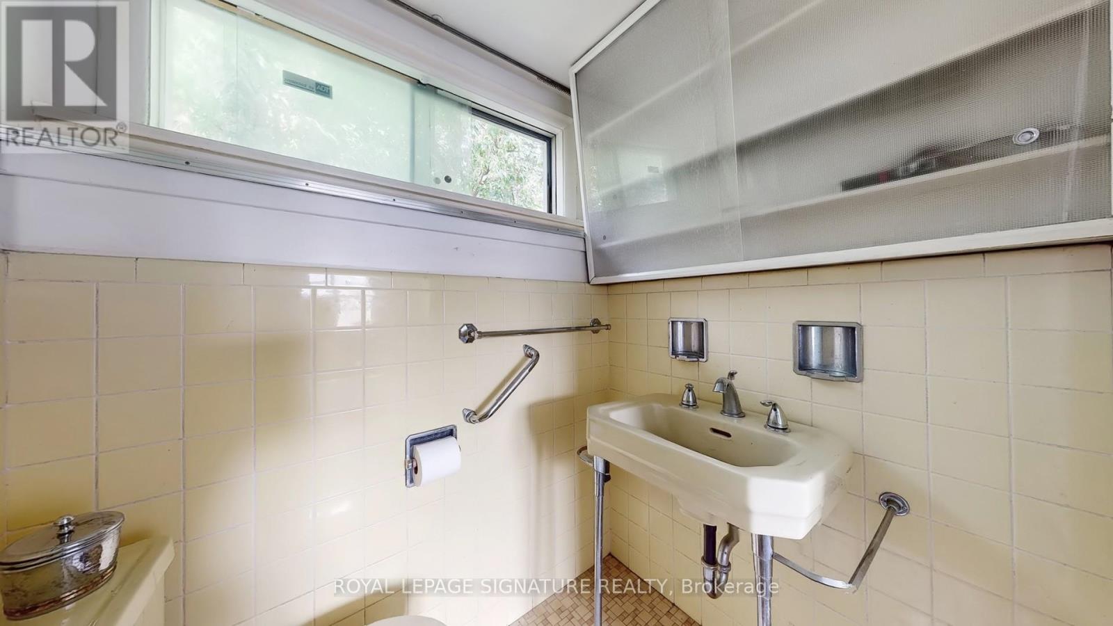 Photo 13 of 174 Caribou Road, Toronto ON