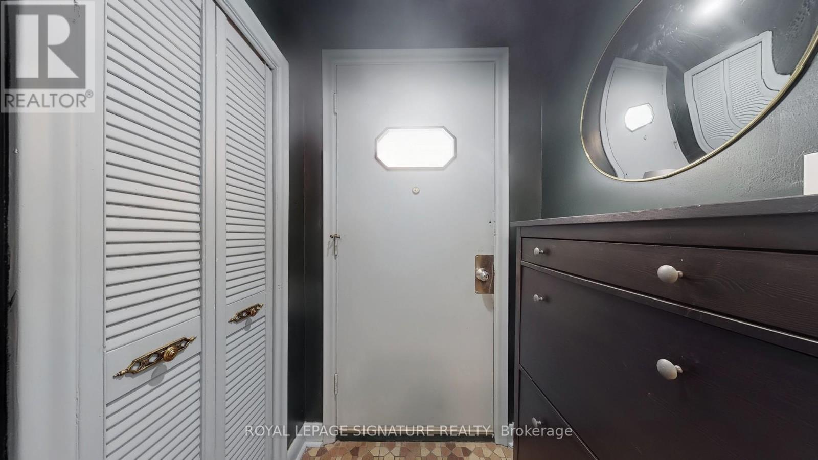Photo 17 of 174 Caribou Road, Toronto ON