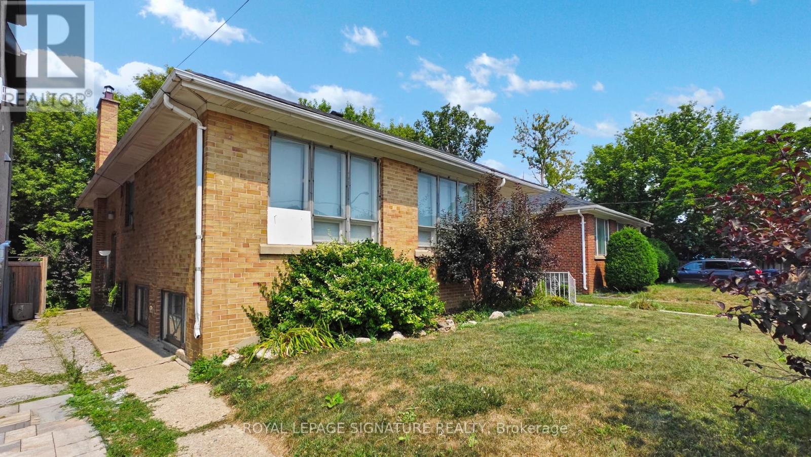 Photo 2 of 174 Caribou Road, Toronto ON