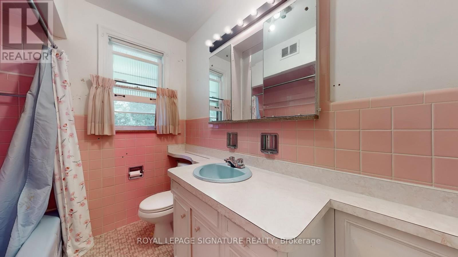 Photo 25 of 174 Caribou Road, Toronto ON