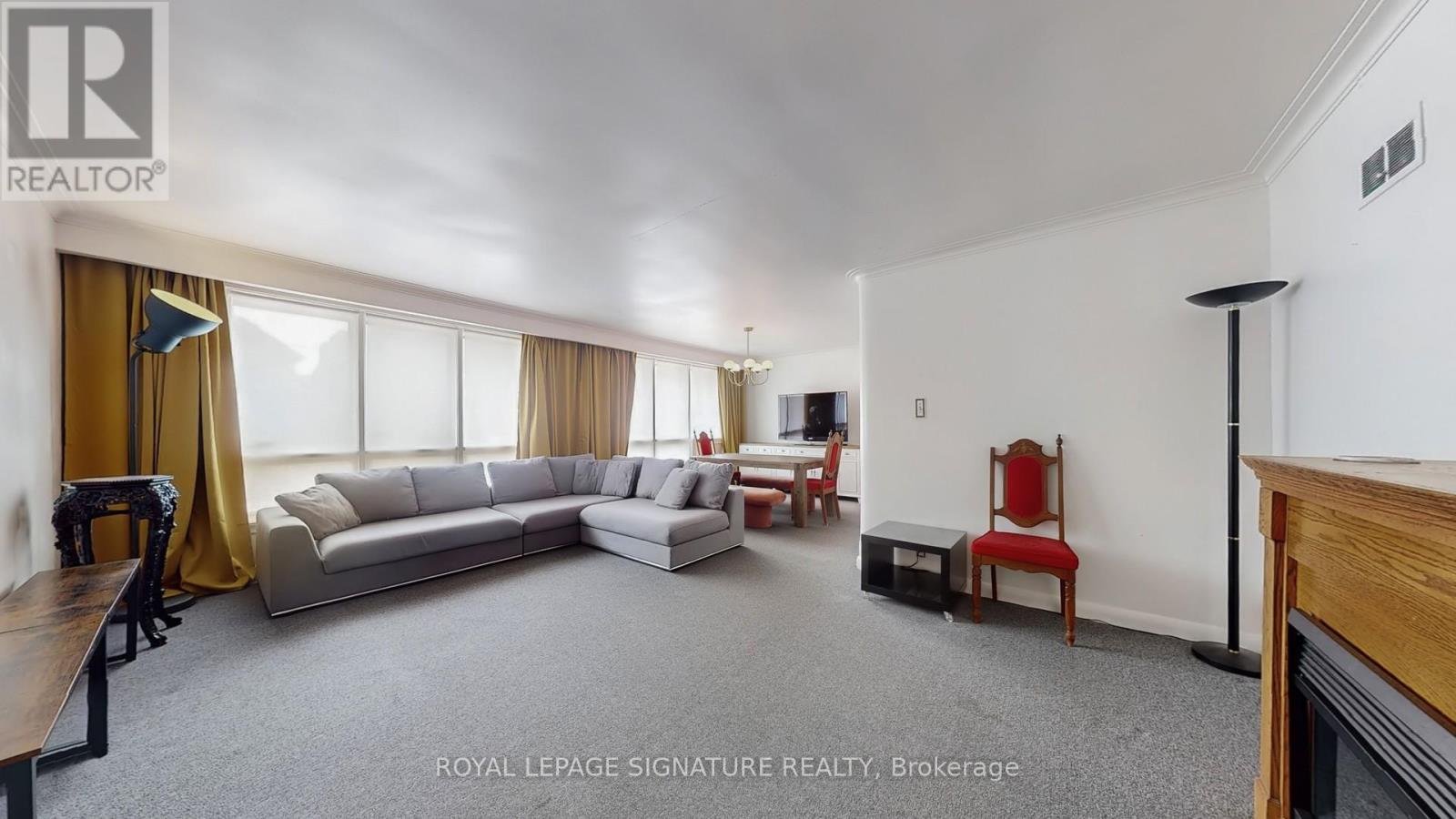 Photo 4 of 174 Caribou Road, Toronto ON