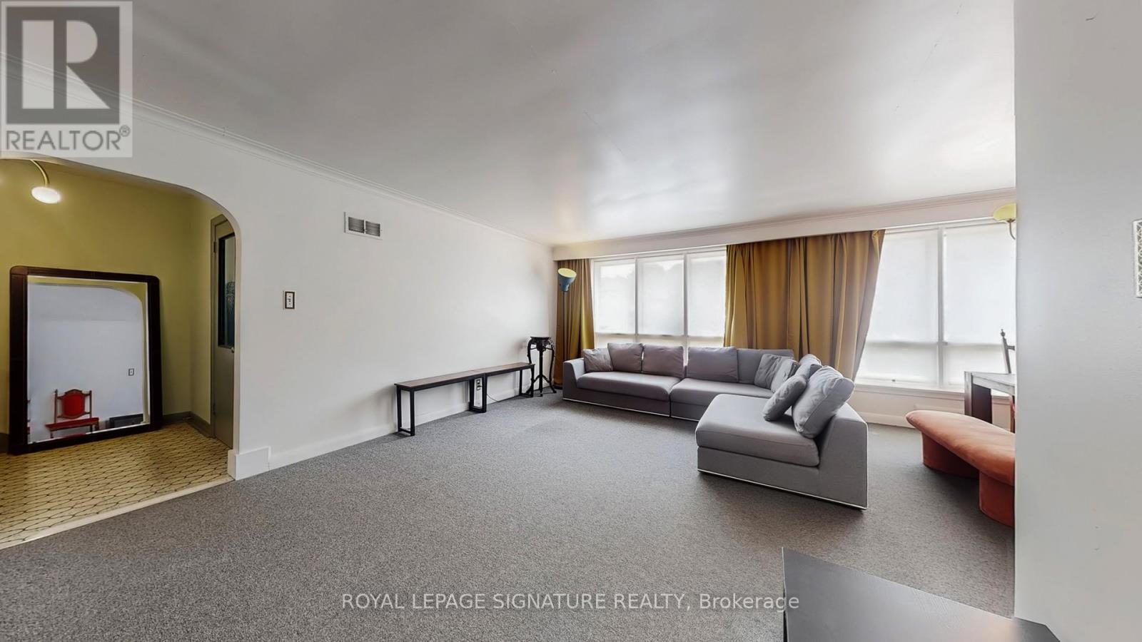 Photo 5 of 174 Caribou Road, Toronto ON