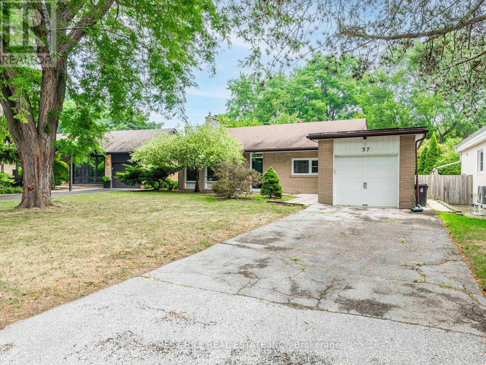 Photo 1 of 37 Farmcote Road, Toronto ON