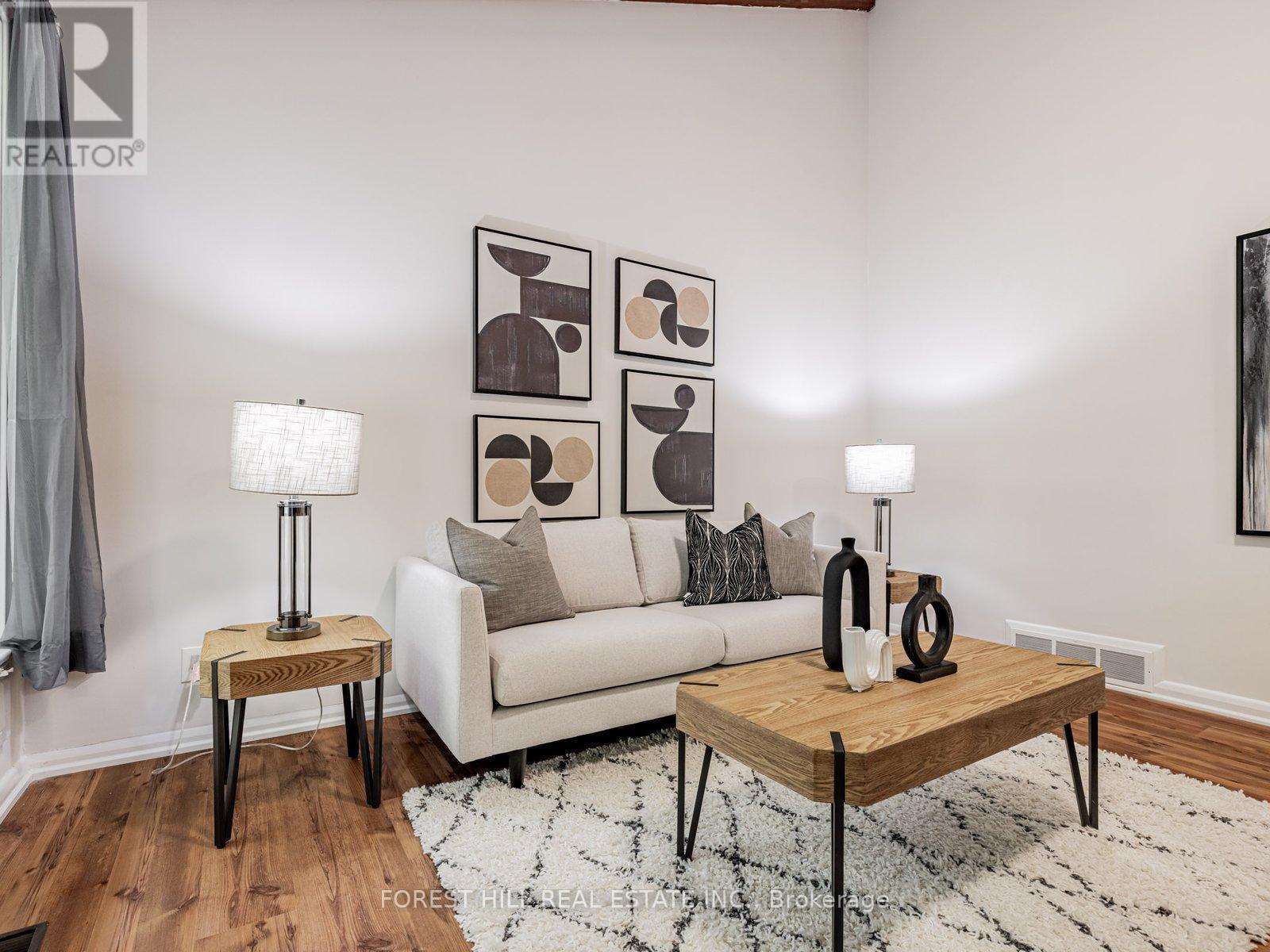 Photo 10 of 37 Farmcote Road, Toronto ON