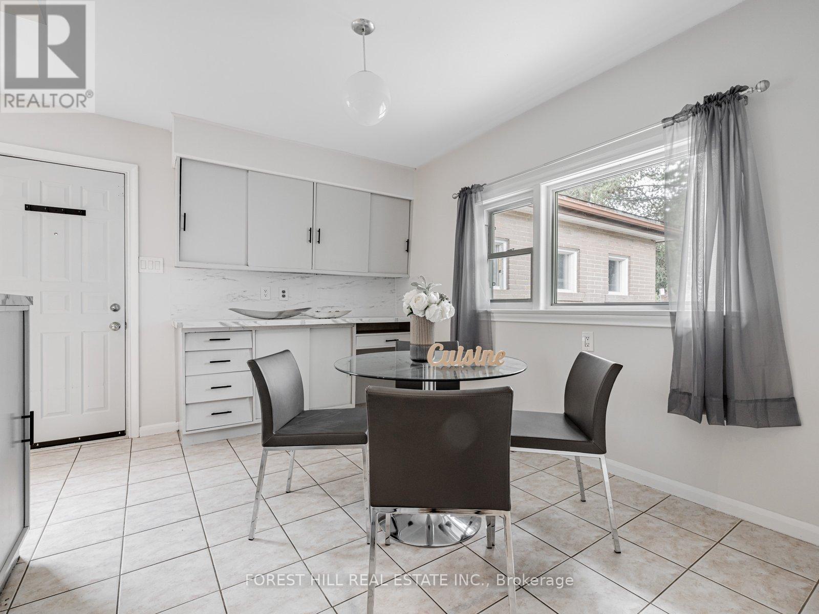 Photo 14 of 37 Farmcote Road, Toronto ON