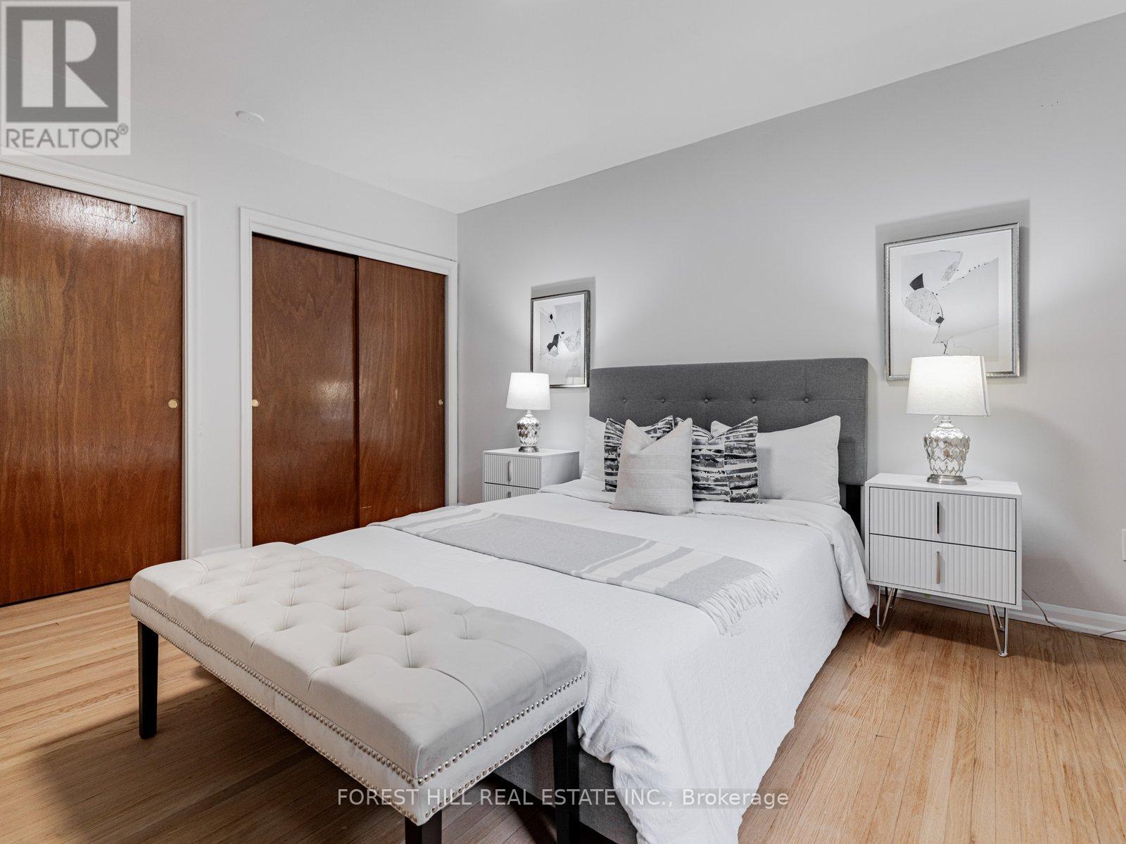 Photo 21 of 37 Farmcote Road, Toronto ON