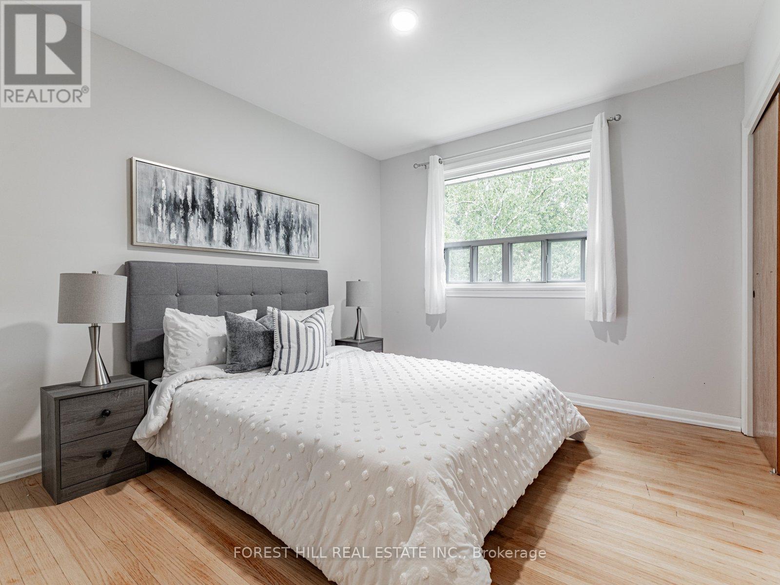 Photo 22 of 37 Farmcote Road, Toronto ON